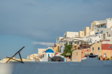 Santorini 'deki Oia köyünün manzarası. Yüksek kalite fotoğraf