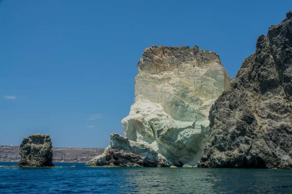 Santorini 'nin beyaz sahil manzarası. Yüksek kalite fotoğraf