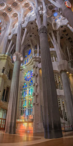 巴塞罗那Sagrada Familia神庙的内部 高质量的照片 — 图库照片