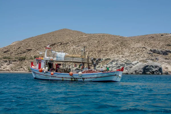 地中海の島でボートを釣る船 地中海の島 高品質の写真 — ストック写真
