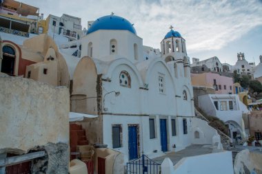 Santorini 'deki Oia köyünün manzarası. Yüksek kalite fotoğraf