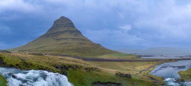 İzlanda 'daki muhteşem Seljalandsfoss şelalesi. Yüksek kalite fotoğraf