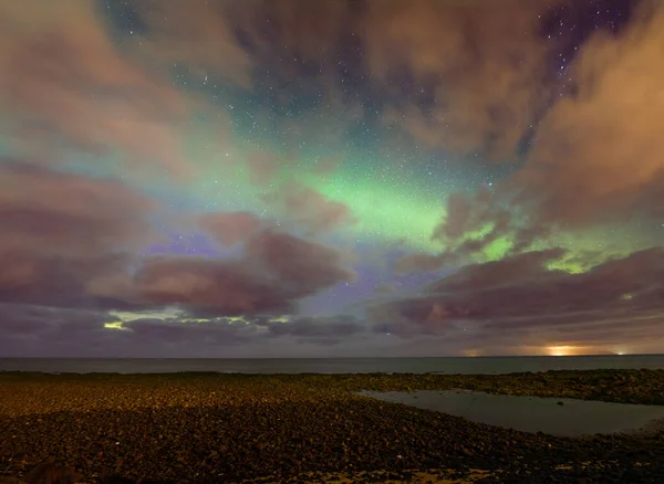 冰岛海面上的北极光 高质量的照片 — 图库照片