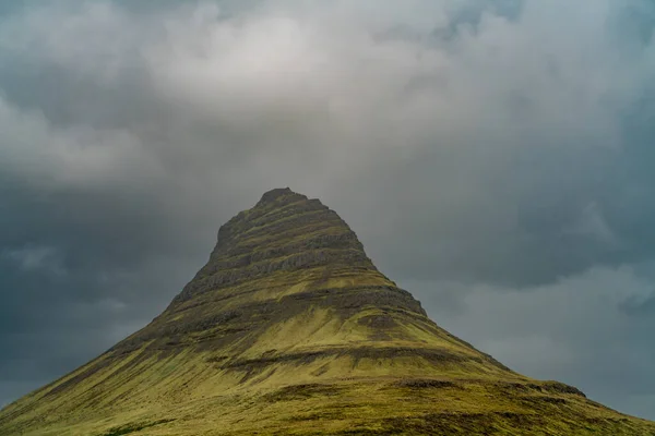 Θεαματικό Καταρράκτη Seljalandsfoss Στην Ισλανδία Υψηλής Ποιότητας Φωτογραφία — Φωτογραφία Αρχείου