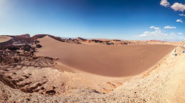 Atakama, Şili 'deki Valles de la Luna' nın çöl manzarası. Yüksek kalite fotoğraf