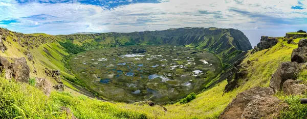 Rapa Nui, Paskalya Adası manzarası. Yüksek kalite fotoğraf