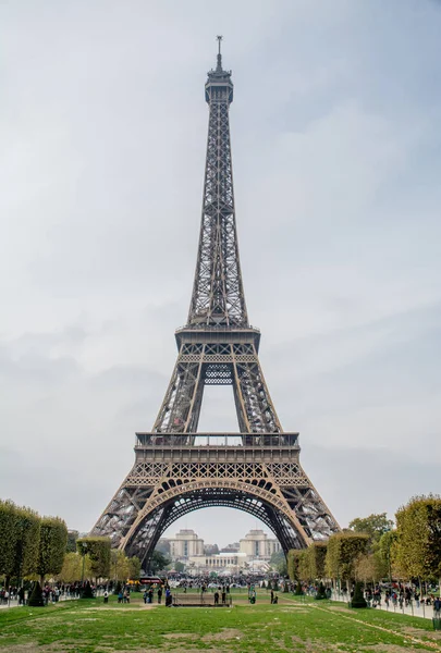 Widok Wieżę Eiffla Przechodzącą Przez Paryż Wysokiej Jakości Zdjęcie — Zdjęcie stockowe