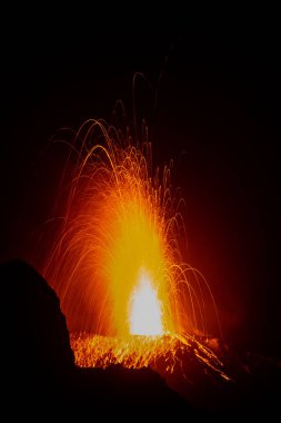 Stromboli adasında volkan patlaması. Yüksek kalite fotoğraf