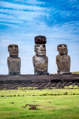 Tongariki 'de moais, Rapa Nui, Paskalya Adası. Yüksek kalite fotoğraf