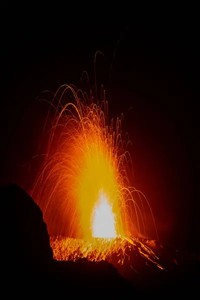 Erupting Volcano Island Stromboli High Quality Photo — Stock Photo, Image