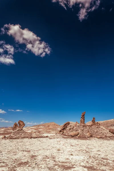 Atakama, Şili 'deki Valles de la Luna' nın çöl manzarası. Yüksek kalite fotoğraf