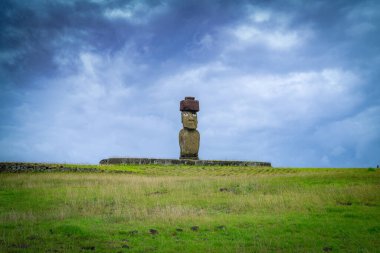 Tahai 'de moais, Rapa Nui, Paskalya Adası. Yüksek kalite fotoğraf