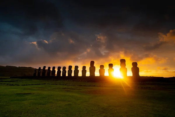 Moais Tongariki Bei Sonnenaufgang Rapa Nui Osterinsel Hochwertiges Foto — Stockfoto