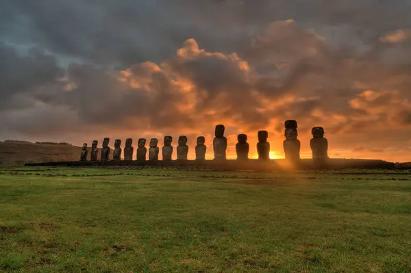 Moais Tongariki Bei Sonnenaufgang Rapa Nui Osterinsel Hochwertiges Foto — Stockfoto