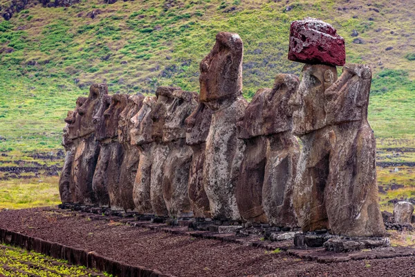 Moais Στο Λατομείο Του Rano Raraku Στο Rapa Nui Νησί — Φωτογραφία Αρχείου