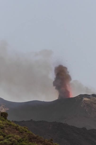 Rook Van Vulkaanuitbarsting Het Eiland Stromboli Hoge Kwaliteit Foto — Stockvideo