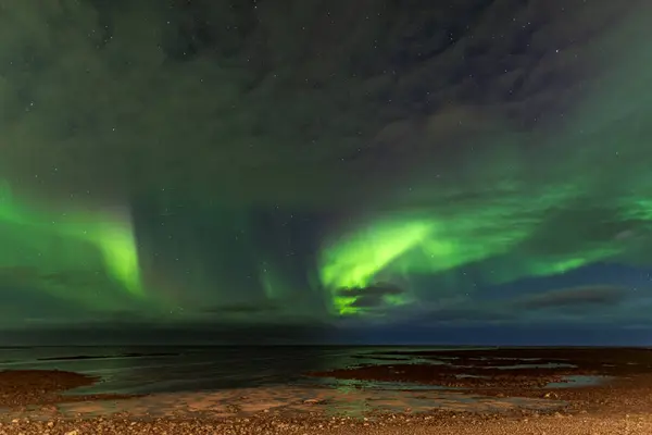 Aurora Borealis Nad Mořem Islandu Kvalitní Fotografie — Stock fotografie