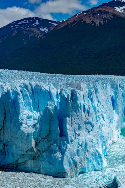 Perito Moreno 'nun Pampa Arjantin' deki buzul manzarası. Yüksek kalite fotoğraf