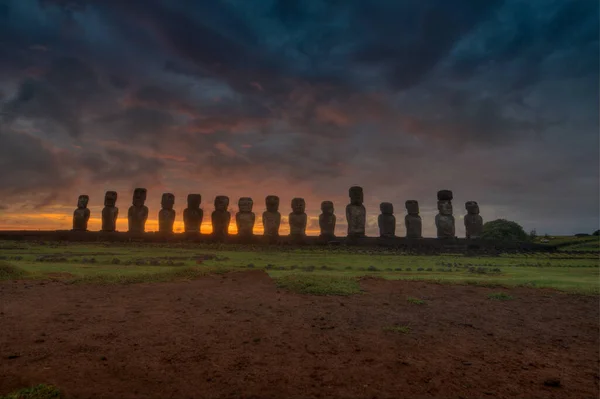 Moais Tongariki Vid Soluppgången Rapa Nui Påskön Högkvalitativt Foto — Stockfoto