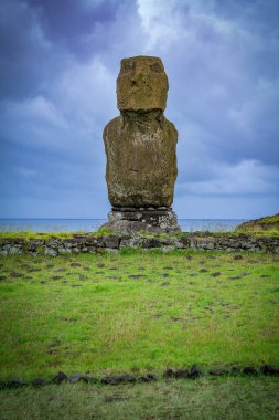 Tahai 'de moais, Rapa Nui, Paskalya Adası. Yüksek kalite fotoğraf