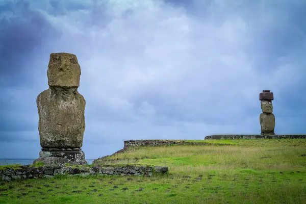 Moais Tahai Rapa Nui Wyspa Wielkanocna Wysokiej Jakości Zdjęcie — Zdjęcie stockowe