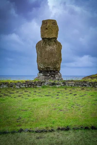 Moais Tahai Rapa Nui Wyspa Wielkanocna Wysokiej Jakości Zdjęcie — Zdjęcie stockowe