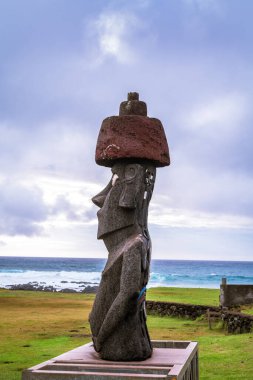 Hanga Roa 'daki Moai, Rapa Nui, Paskalya Adası. Yüksek kalite fotoğraf