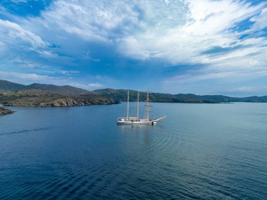 Kadavra 'da havadan bir yelkenli. Yüksek kalite fotoğraf