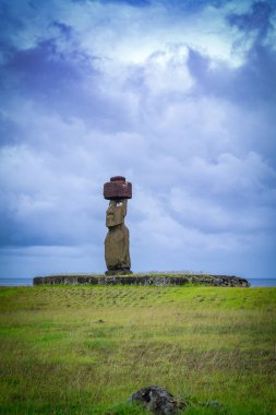 Tahai 'de moais, Rapa Nui, Paskalya Adası. Yüksek kalite fotoğraf