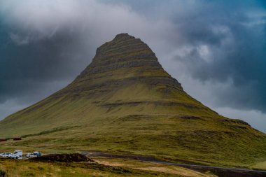 İzlanda 'daki muhteşem Seljalandsfoss şelalesi. Yüksek kalite fotoğraf