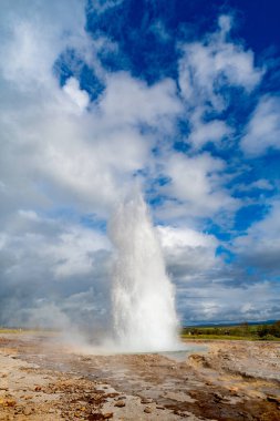 İzlanda 'da muhteşem gayzerler var. Yüksek kalite fotoğraf