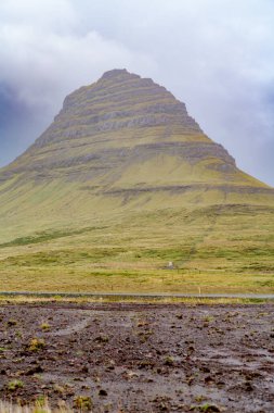 İzlanda 'daki muhteşem Seljalandsfoss şelalesi. Yüksek kalite fotoğraf