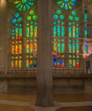 Barcelona 'daki Sagrada Familia tapınağının içinde. Yüksek kalite fotoğraf