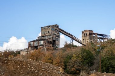 Kirki köyü yakınlarındaki terk edilmiş çinko madenleri Yunanistan 'ın çevresel etkileri.