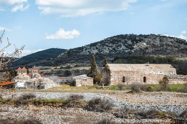Las Ruinas Del Antiguo Loutra Traianoupolis Con Baños Termales Cerca Fotos De Stock