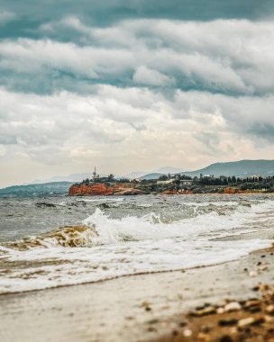 Yunanistan 'ın Evros bölgesindeki Dedeağaç' ın bulutlu deniz manzarası, fırtınalı hava.