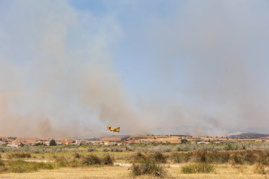 Dedeağaç Evros Yunanistan 'da büyük orman yangını, havaalanı ve Apalos yakınlarında, acil durum, hava çatışması.