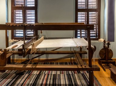 Soufli Evros Yunanistan 'da adım adım ipek üretimi, yapraklarda beyaz ipek koza.