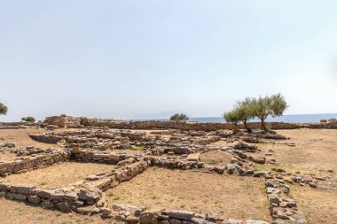 Makri Evros Yunanistan yakınlarındaki Mesimvria Zoni antik arkeolojik alanı, drenaj amaçlı kil amforası.