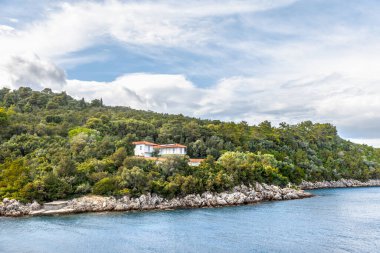 Skorpios veya Scorpios, Yunanistan 'da Lefkada yakınlarındaki İyon Denizi' nde özel bir ada..