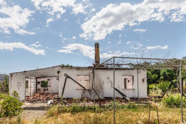 Alexandroupolis Evros Yunanistan yakınlarındaki Kirki köyündeki yıkıcı orman yangını, ev yangınları, Parnitha, Evia, Euboea.