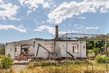 Alexandroupolis Evros Yunanistan yakınlarındaki Kirki köyündeki yıkıcı orman yangını, ev yangınları, Parnitha, Evia, Euboea.