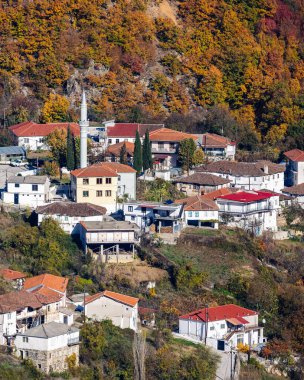 Xanthi yakınlarındaki Yunan pomak köylerinde termal banyo, güzel manzara ve minare mimarisi, Müslüman kültürü ve dini, kaplıcaları.