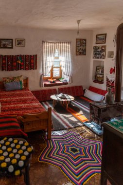 Xanthi yakınlarındaki Kottani Yunan pomak köyleri, güzel manzara ve minare mimarisi, Müslüman kültürü ve dini.