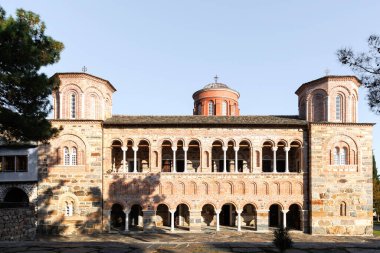 Serres yakınlarındaki Akritochori 'deki Timios Prodromos Manastırı Bizans Ortodoks Manastırı ve Yunanistan' ın Kerkini Gölü, Menikio Dağı 'nda yer alıyor..