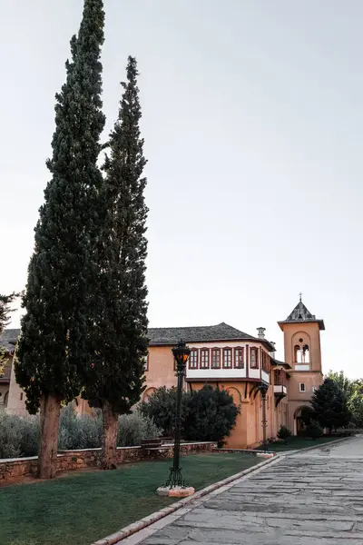 Serres yakınlarındaki Akritochori 'deki Timios Prodromos Manastırı Bizans Ortodoks Manastırı ve Yunanistan' ın Kerkini Gölü, Menikio Dağı 'nda yer alıyor..