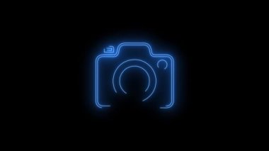 Mavi Parlayan Kamera Neon ikonunun video görüntüleri. Siyah arkaplan üzerindeki Neon Çizgileri soyut döngüsü. Gelecekçi lazer geçmişi. Kusursuz döngü. 4k video