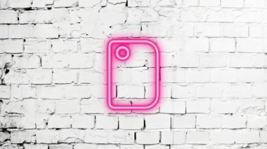 Işıldayan, neon bovling kavgacısı beyaz duvarda ikon vuruşunun video görüntüleri. Lazer Pictogram animasyonu. Kusursuz döngü. 4k video.