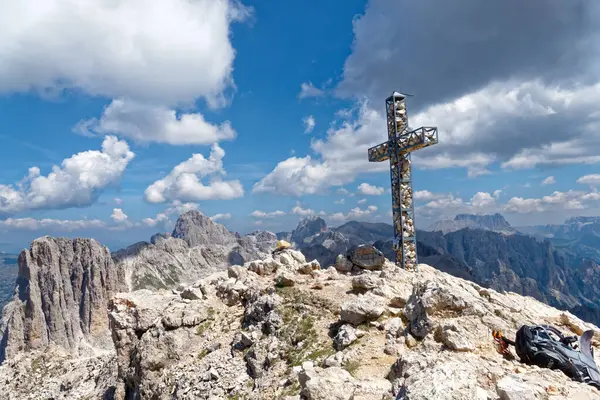 Görkemli Dolomitler manzarası, İtalya.