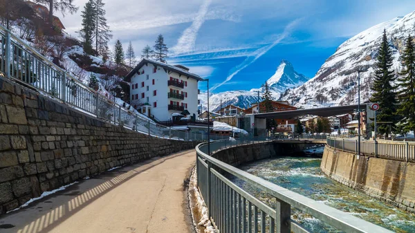 Town Street View Famous Swiss Alps Ski Resort River Matterhorn — 스톡 사진